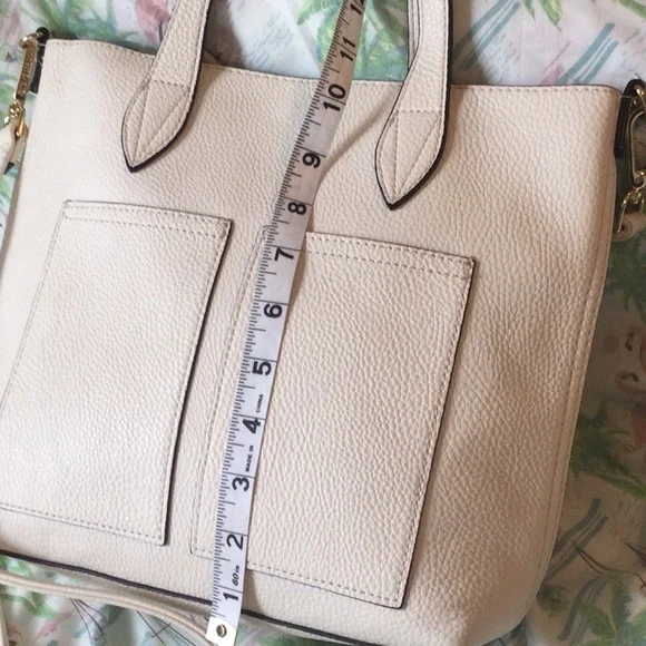Steve Madden crossbody satchel handbag. Off white faux ivory pebbled leather. - Picture 3 of 10